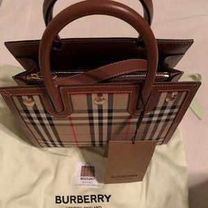 Medium size Burberry handbag